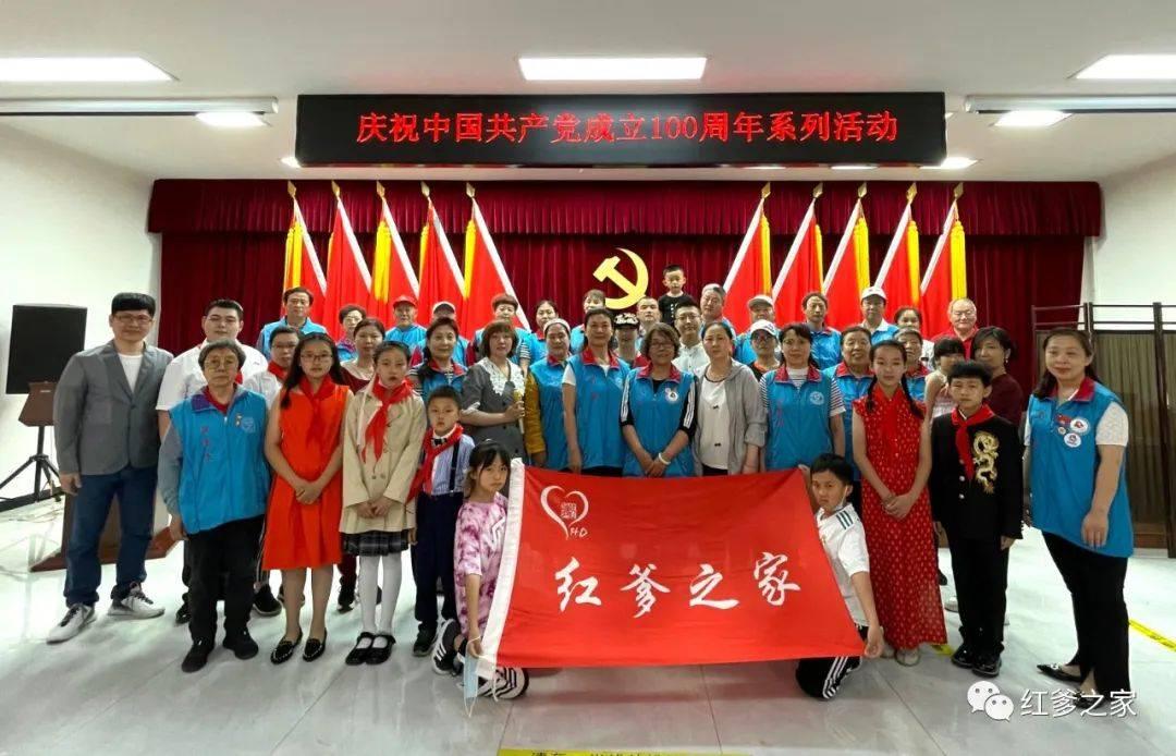 夏季热带海滩逃生